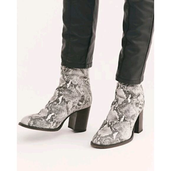 Free People Womens 41 Elle Block Heel Boots Snake Skin Slouch Leather White - Picture 1 of 10
